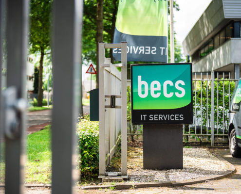 Over Becs